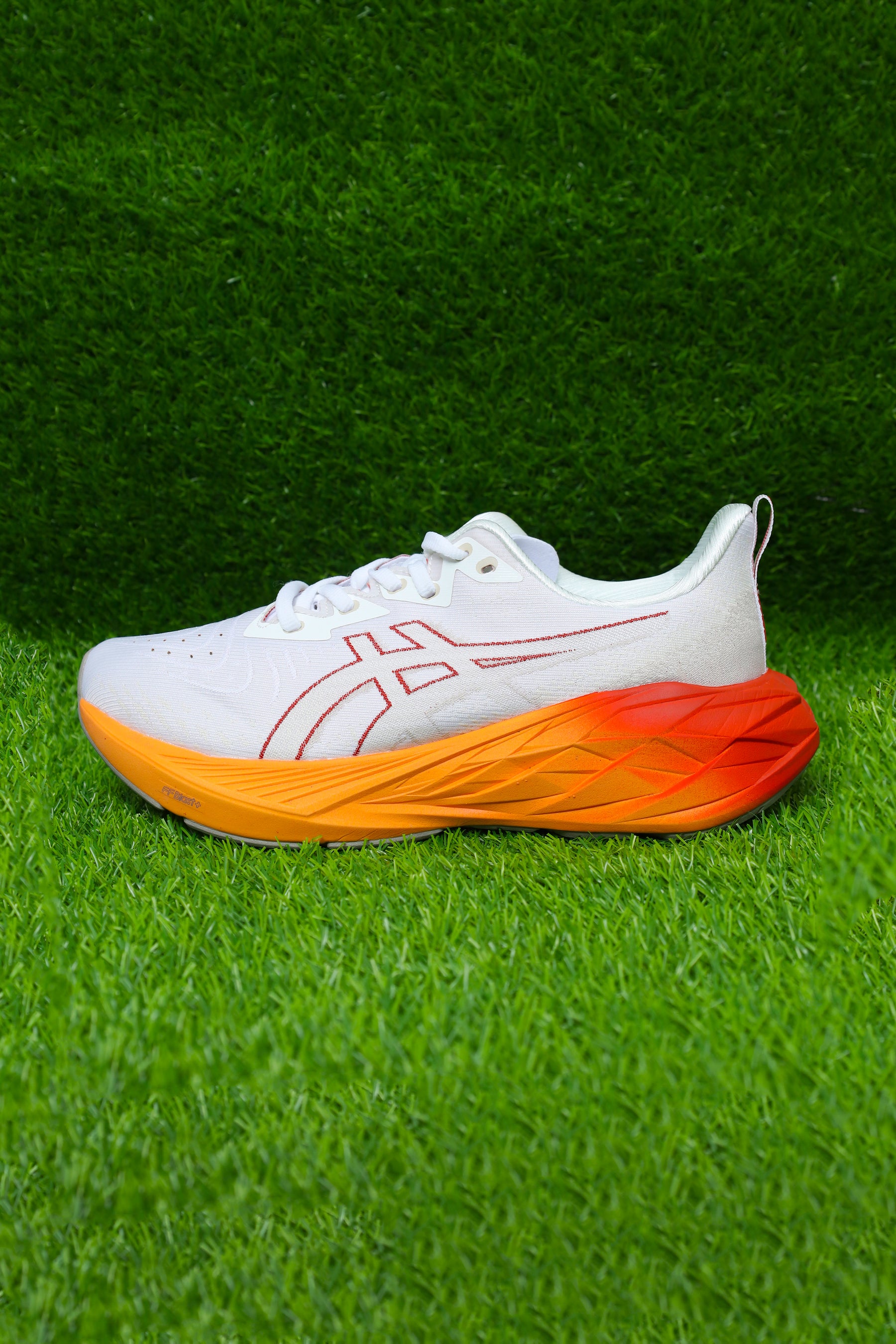 ASICS Novablast 4