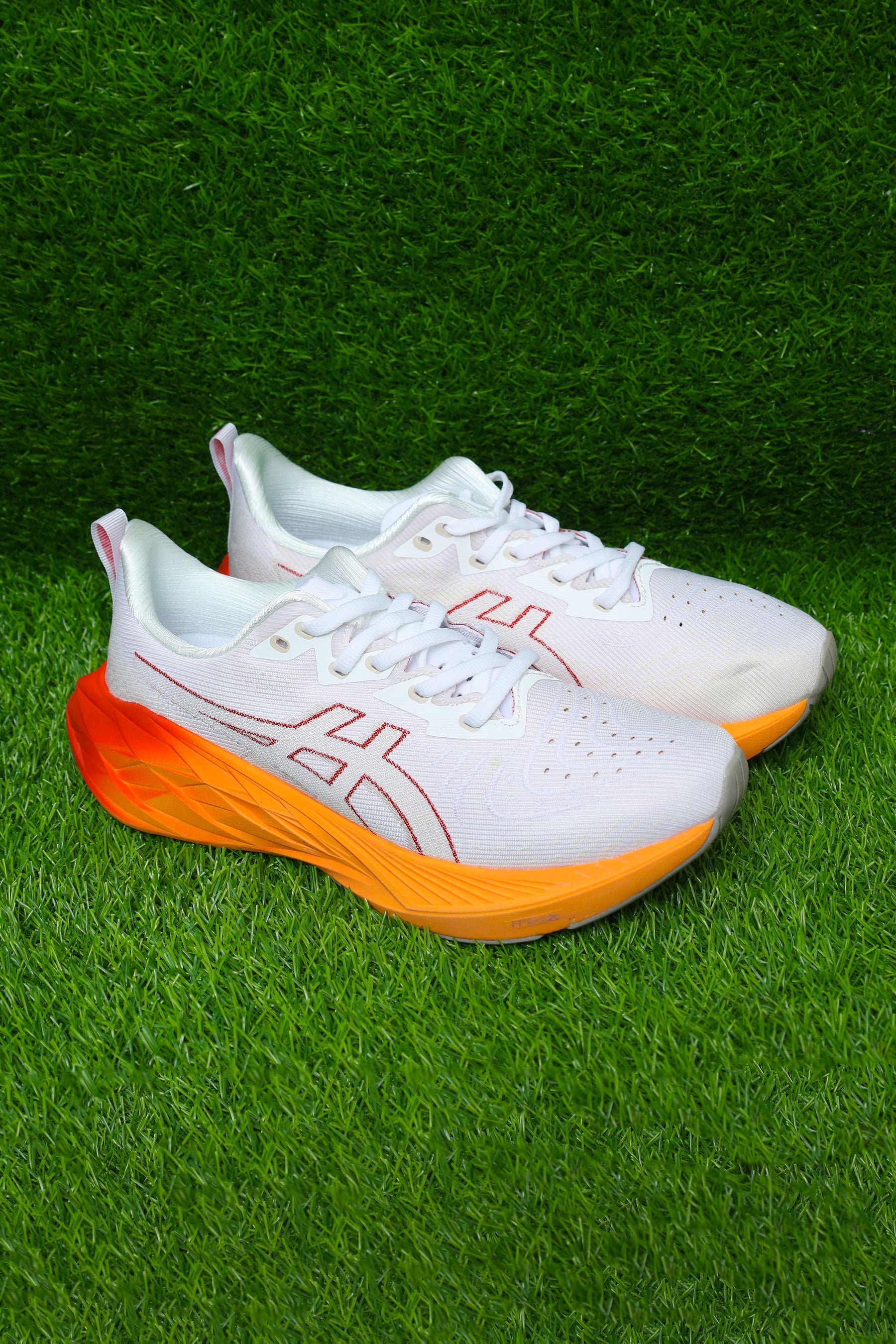 ASICS Novablast 4