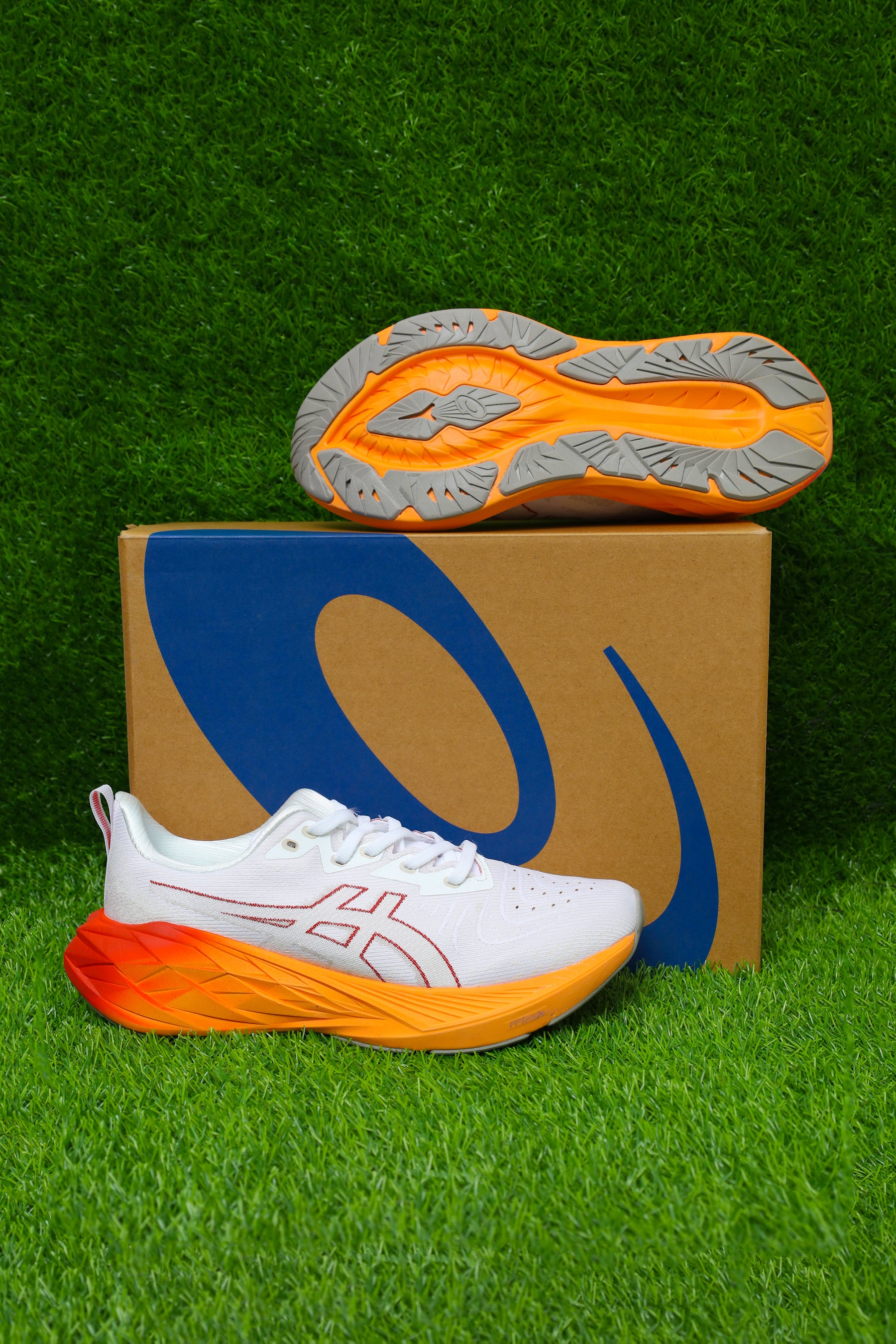 ASICS Novablast 4