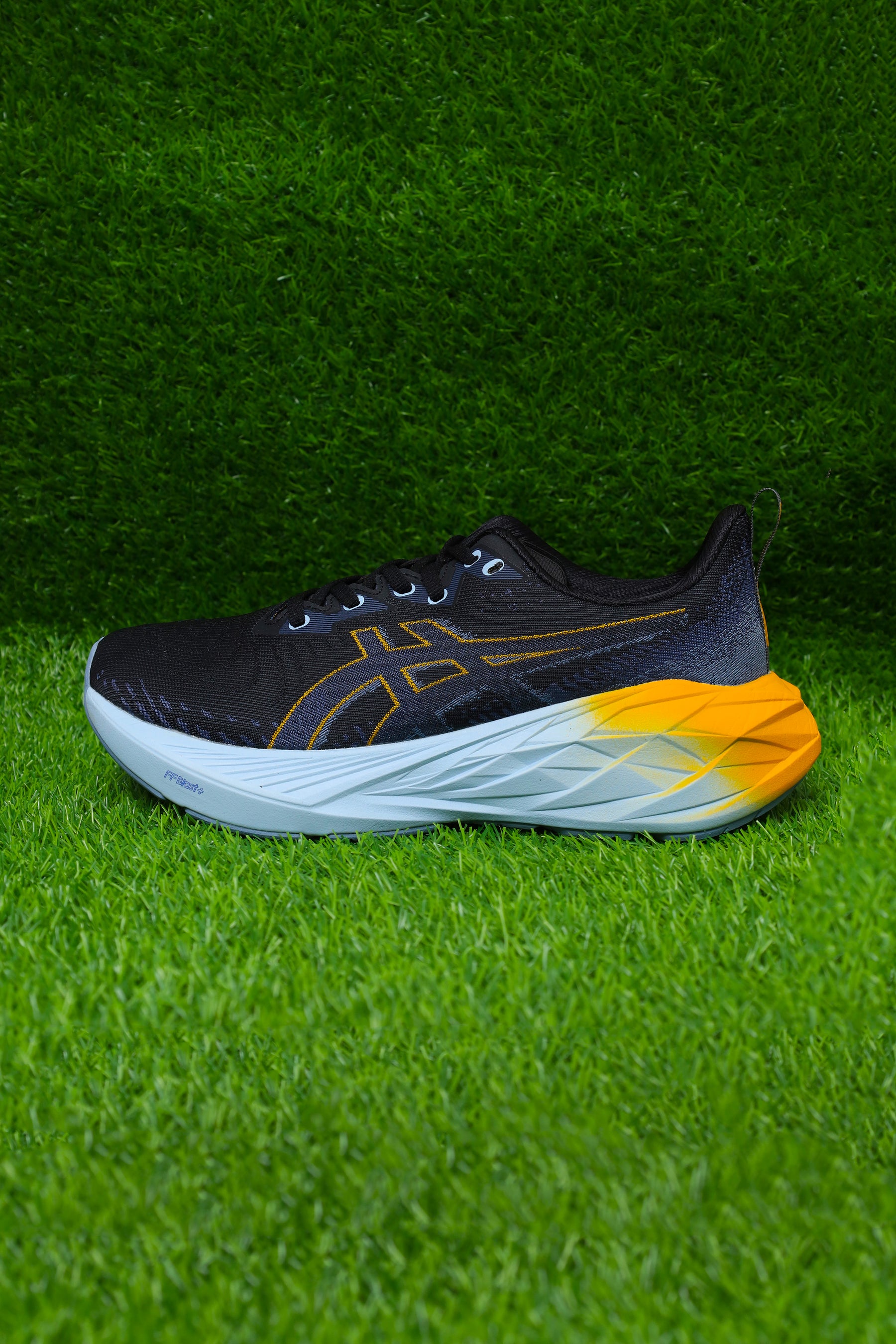 ASICS Novablast 4