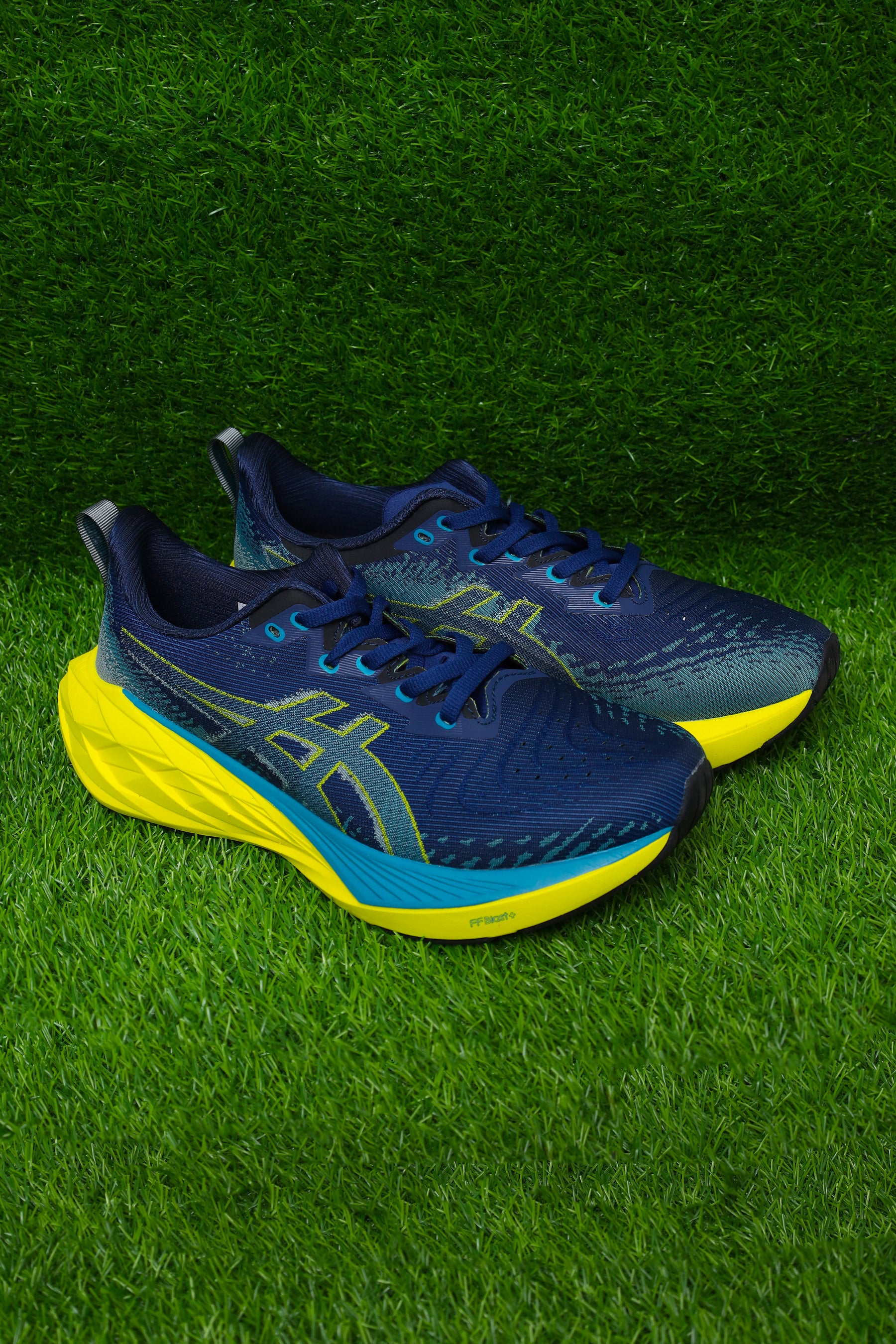 ASICS Novablast 4