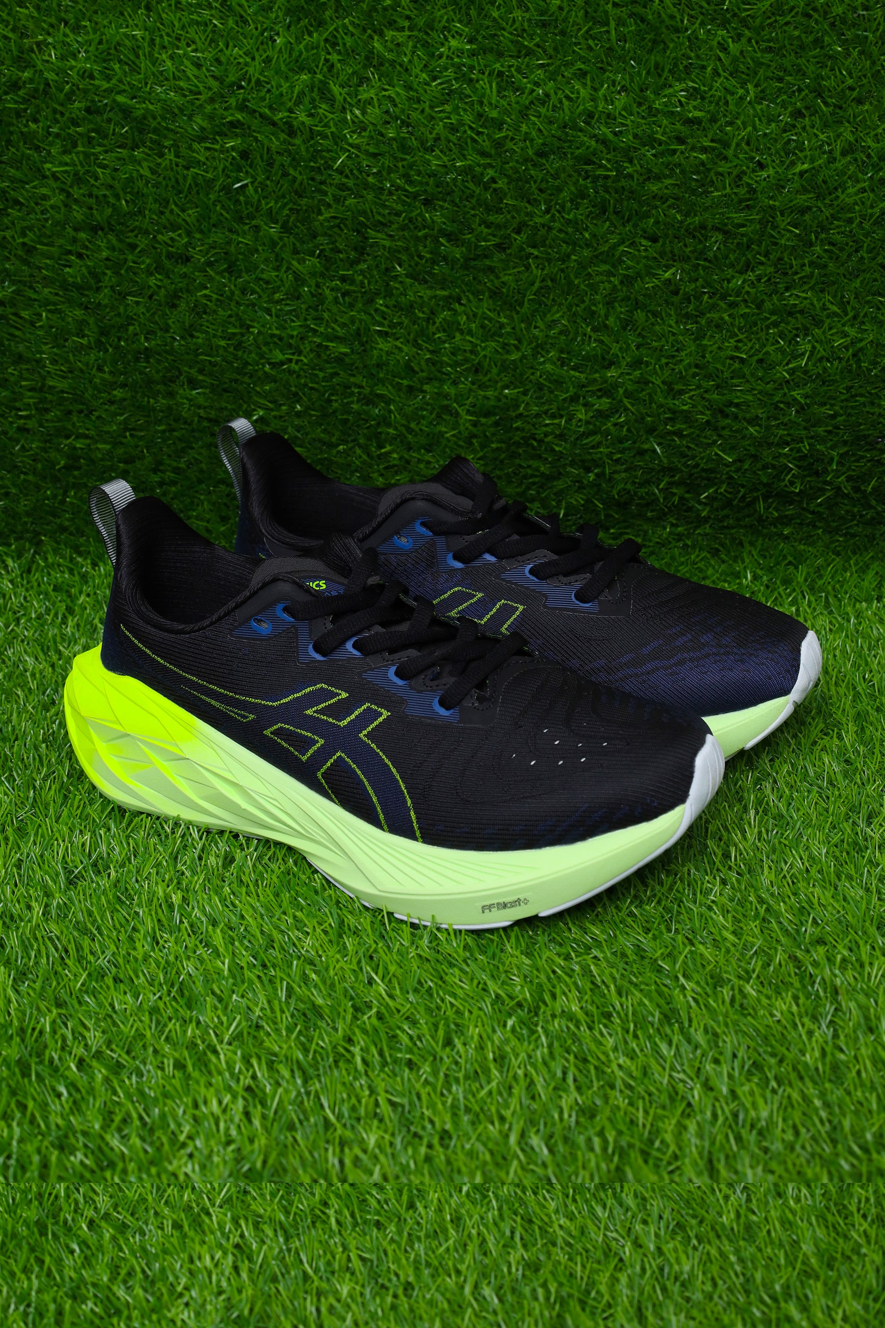 ASICS Novablast 4