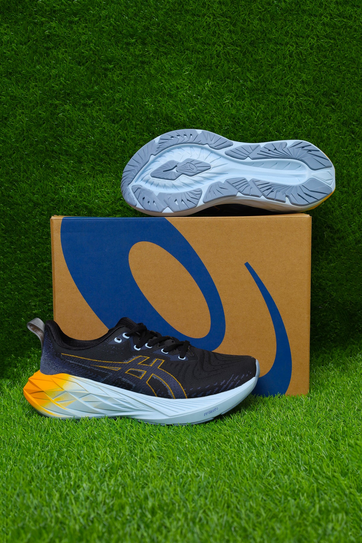 ASICS Novablast 4