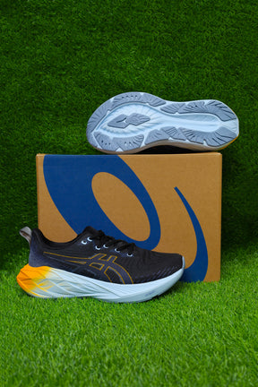 ASICS Novablast 4