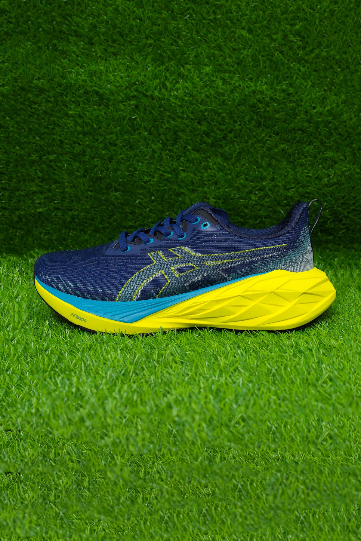 ASICS Novablast 4