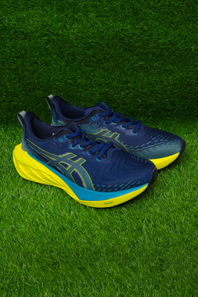 ASICS Novablast 4
