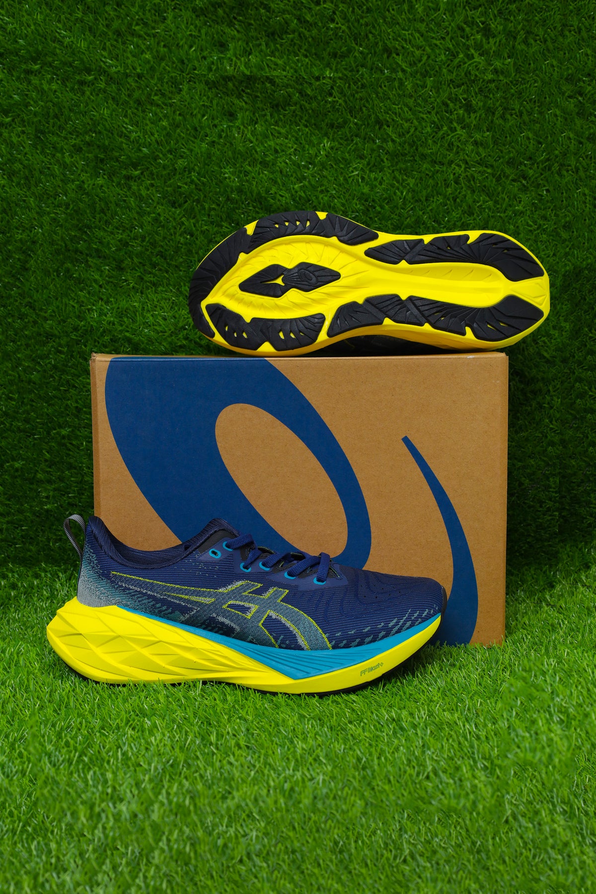 ASICS Novablast 4