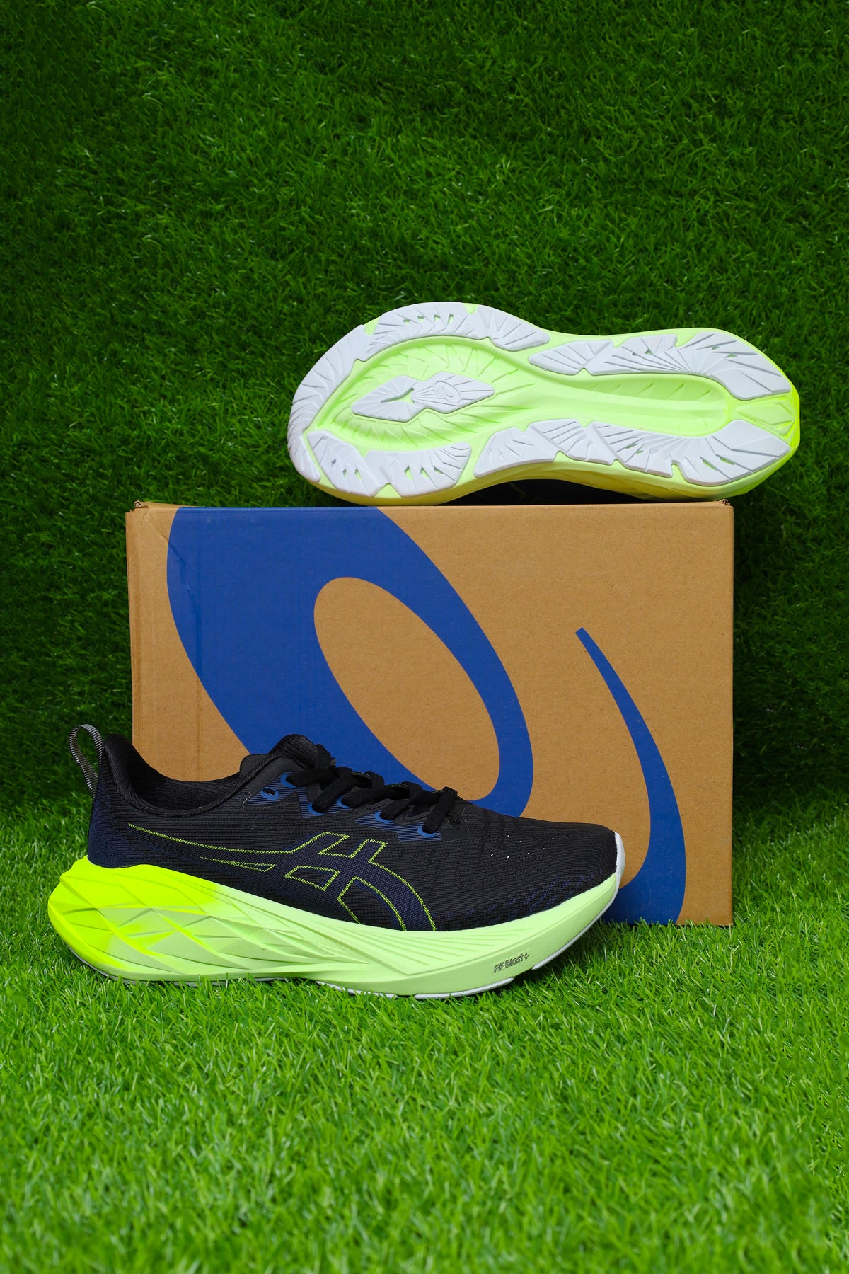 ASICS Novablast 4