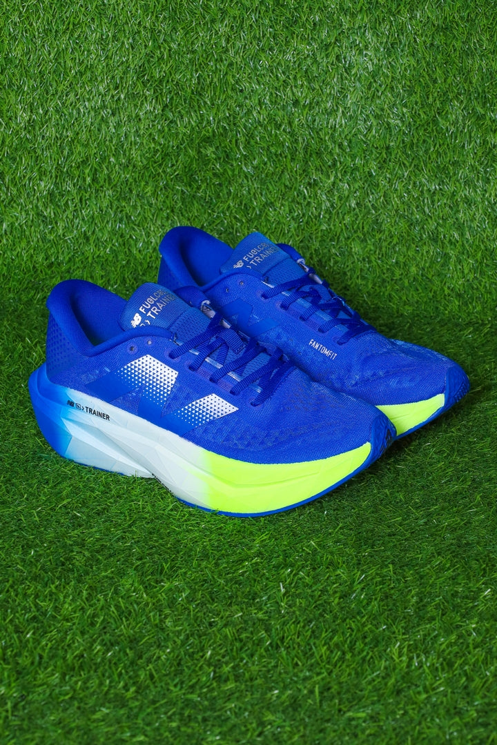 New Balance  SC trainer v4