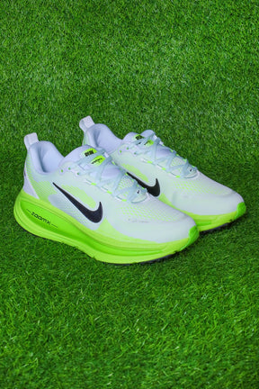 NIKE VOMERO 18
