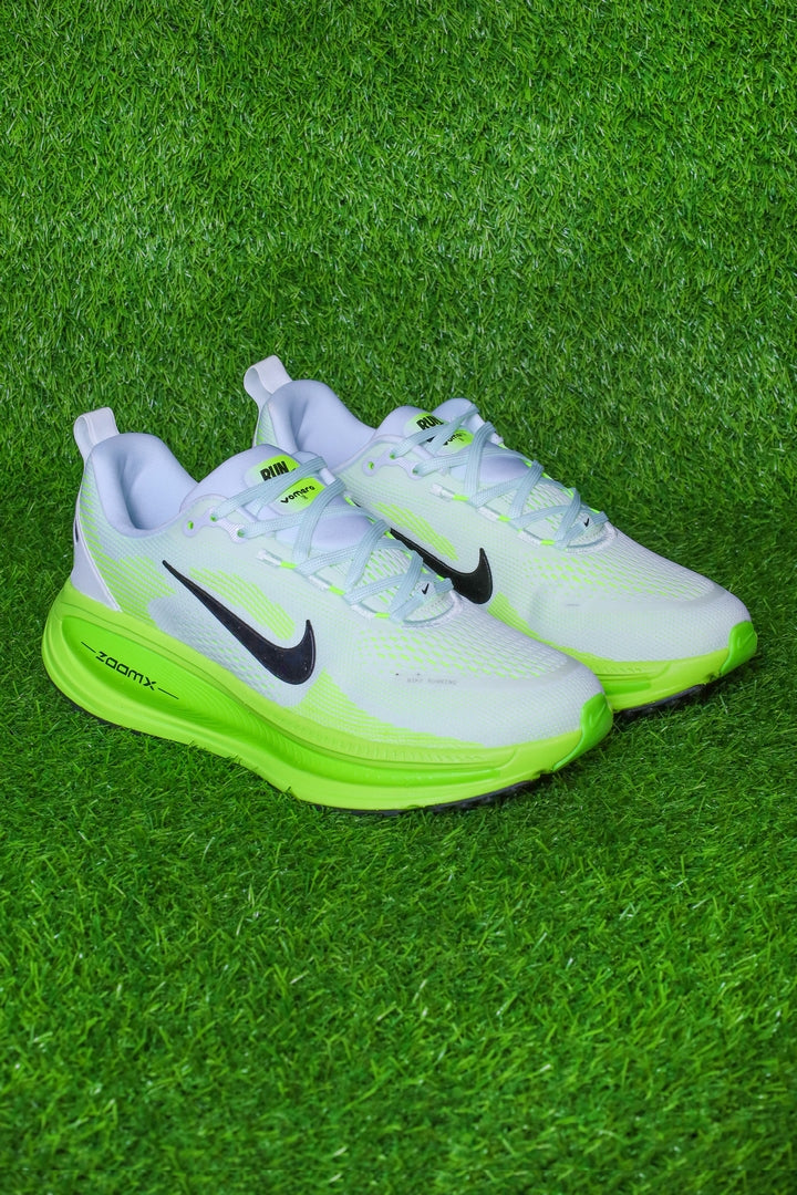 NIKE VOMERO 18