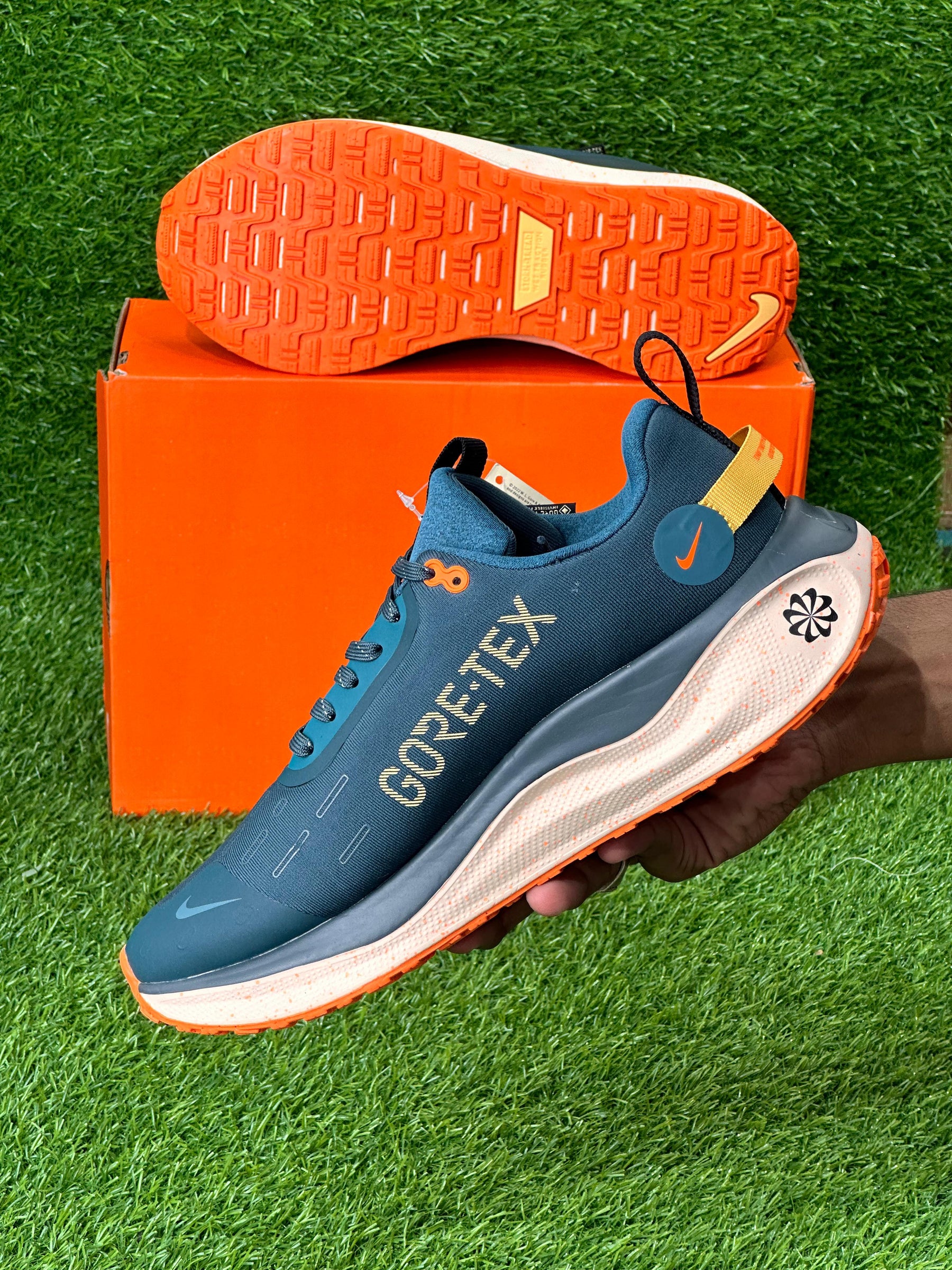 NIKE INFINITY RUN 4 GORETEX WATERPROOF TRAIL SHOE.